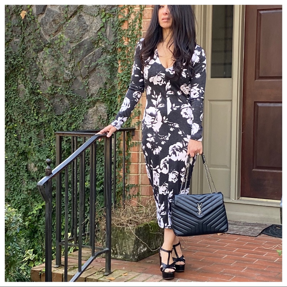 ✨LAST ONE✨Beautiful bodycom midi dress - Picture 3 of 6